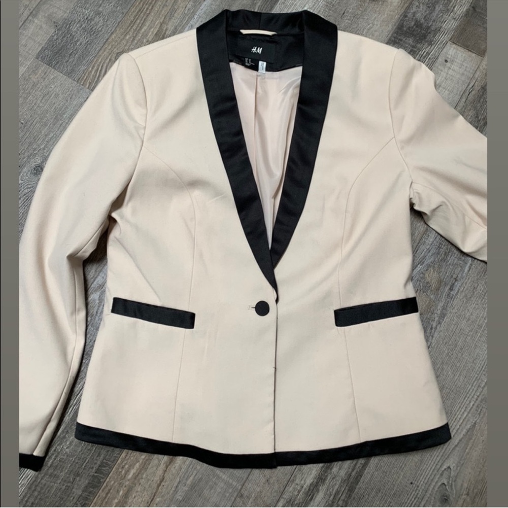 Black & Cream Blazer H&M excellent condition